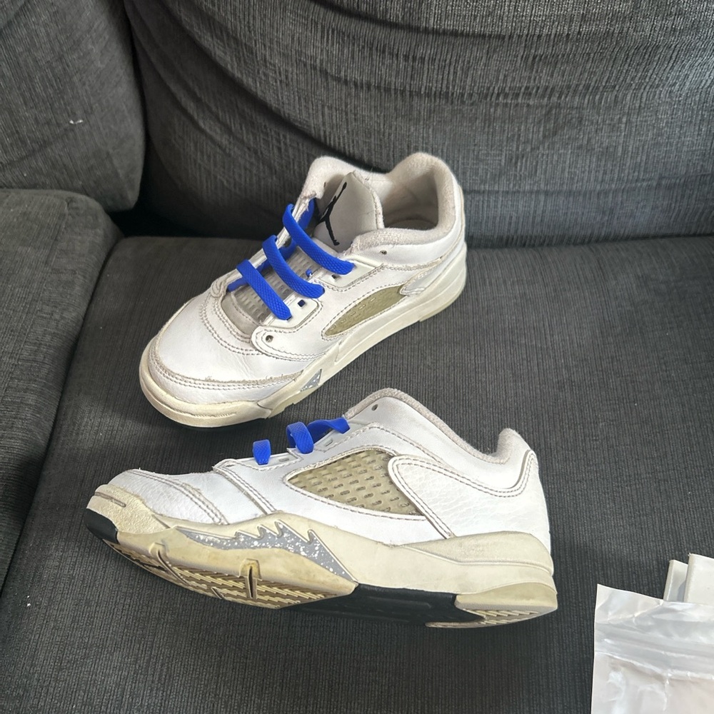 Size 11C Kids Jordans, in GUC. No box or original laces included.